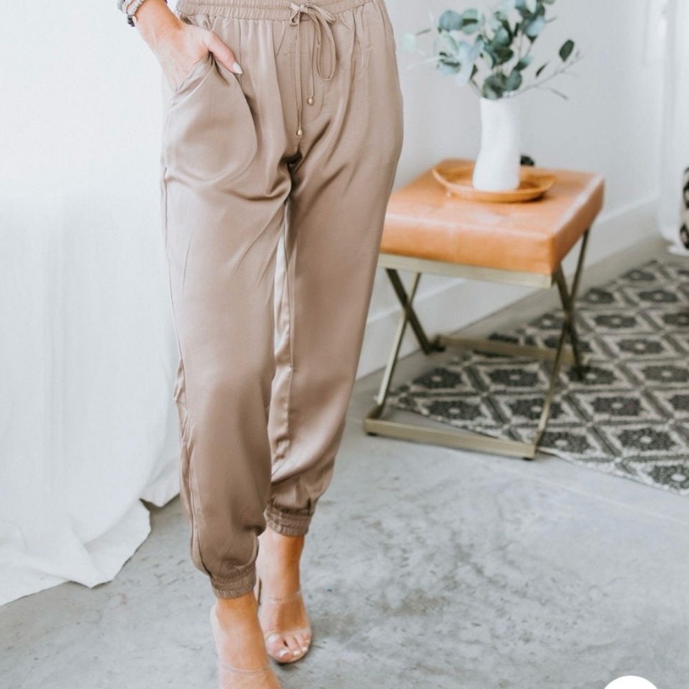 NWOT Lauriebelles “Keep Going Joggers”